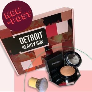 Pretty In Glam Highlight Powder Detroit Beauty Box
